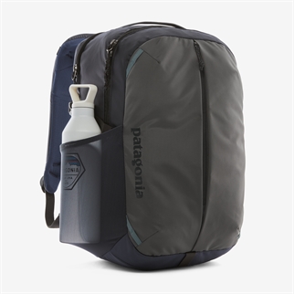 Patagonia Refugio Day Pack 26L waterbottle